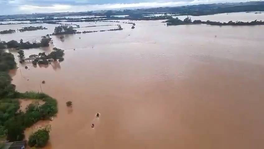 Ülke sel felaketini yaşıyor. Hükümetten acil yardım talebi 4